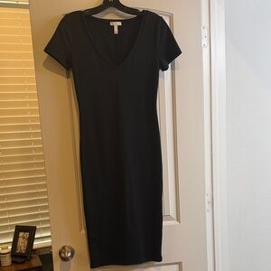 Leith Black V-Neck Midi Dress